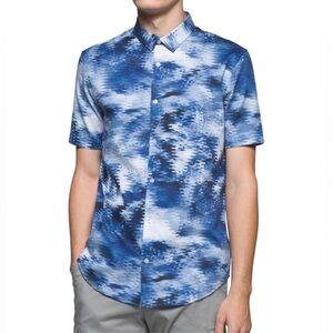 NWOT Calvin Klein Blue & White Design Short Sleeve Button Down Shirt Size M